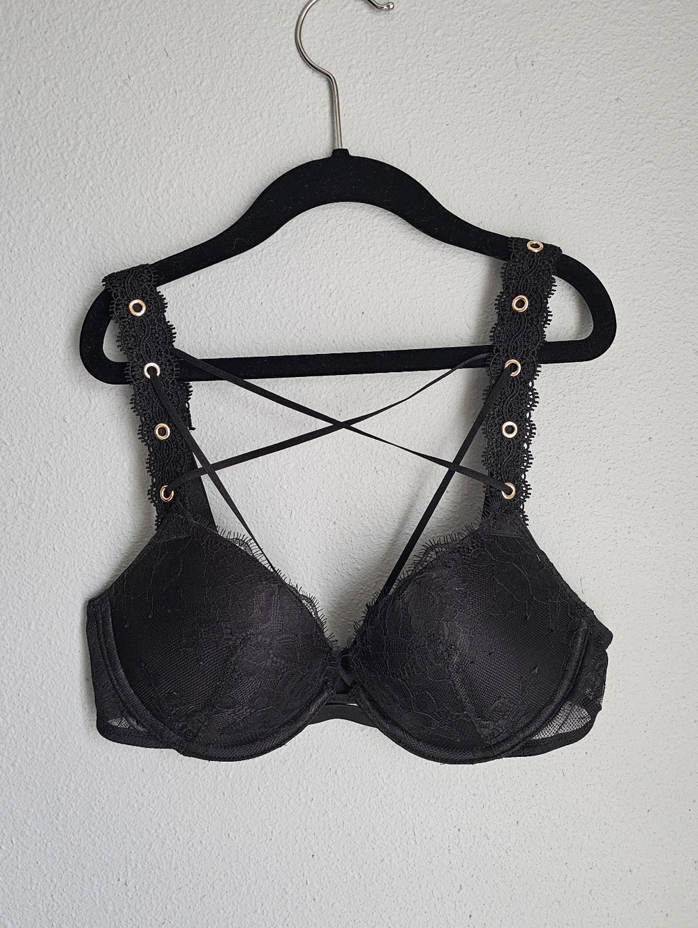 Victoria Secret Black Rose Lace And Grommet Push Up Bra 32c Strappy